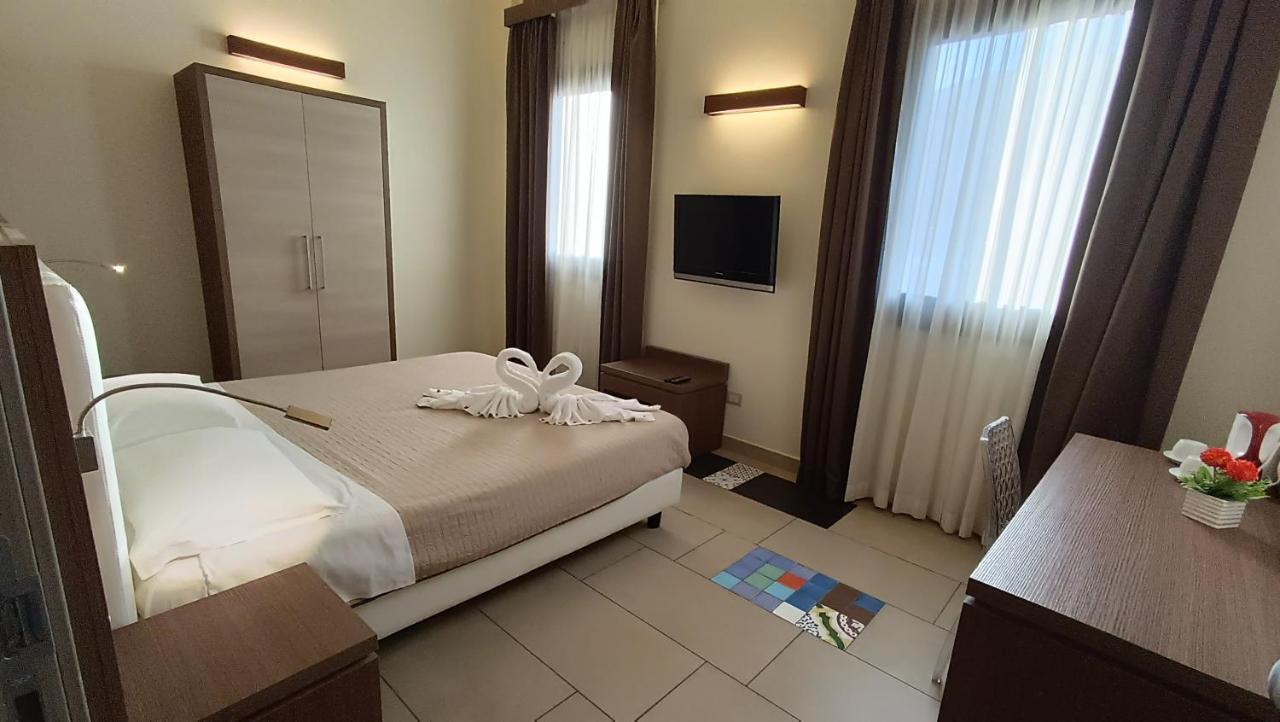 אבולה Hotel Don Giovanni מראה חיצוני תמונה