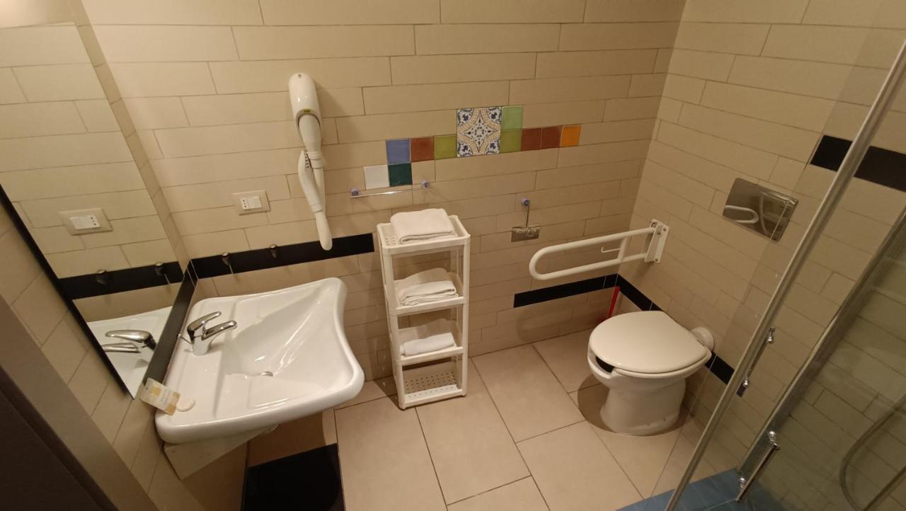 אבולה Hotel Don Giovanni מראה חיצוני תמונה